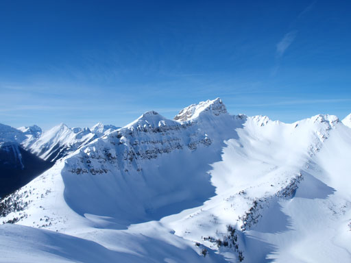 A wider view of Smutwood Peak