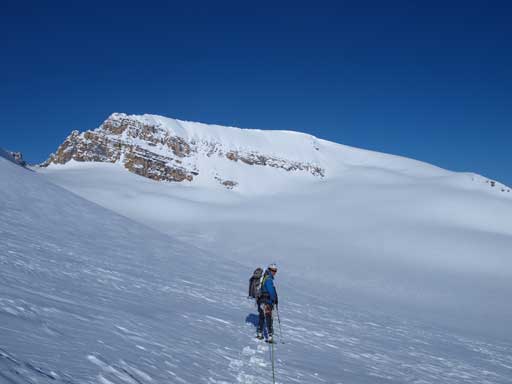 Ben with Mount Habel behind. Our route goes up straight, and then towards right, and then back towards left once on summit ridge.