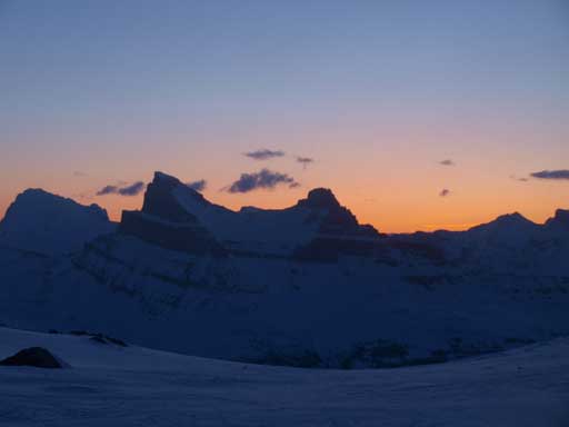 Morning colours started to show up towards Molar Mountain
