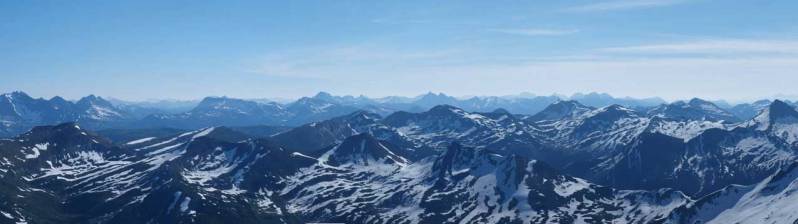 Looking over Selwyn Range towards distant peaks near the Divide