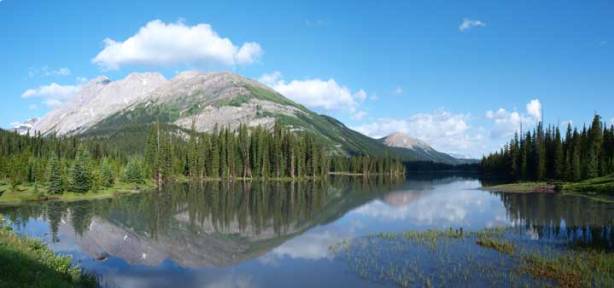 A longer shot of Mud Lake