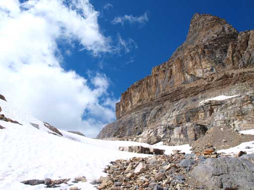 Now we are at the base, contouring around Glacier des Poilus.
