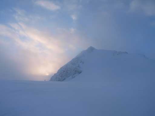 Orange colours started to show up behind Mount Olive. Good sign!