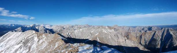 The other side, mostly unnamed peaks.