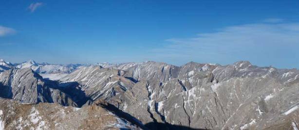 Unnamed peaks towards NE