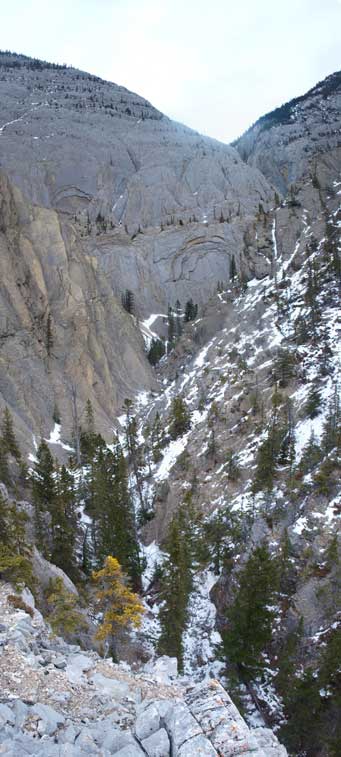 Impressive canyon that separates Morro Peak with Hawk Mountain