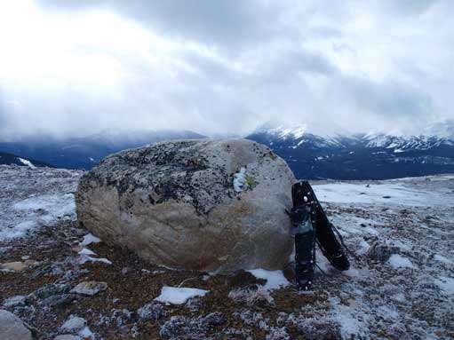 An interesting erratic? On the ridge