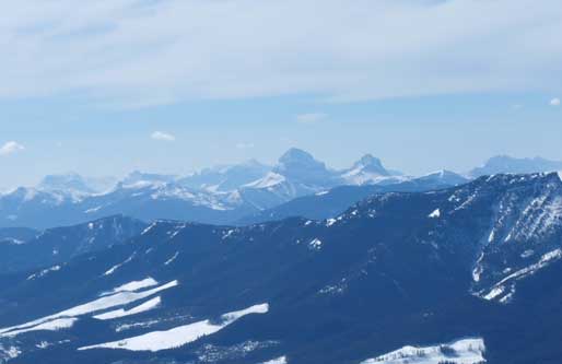 Zooming-in towards Crowsnest Mountain