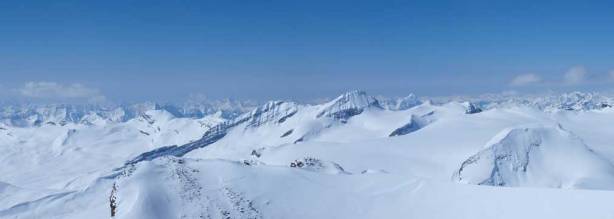 Des Poilus at center