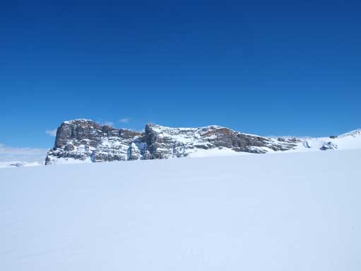 The west of St. Nick surely looks a bit different from the classic view. I was still on my way crossing the massive icefield coming down from Gordon.