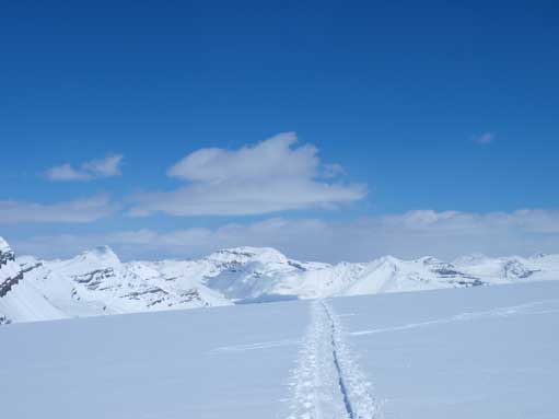 Following my up-tracks, and this is the typical view. BIG view!