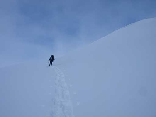 Now it's the time to ascend false summit. Ben led a way towards climber's left. 