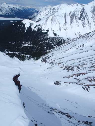 The avalanche gully from the north side. The ascent route up Little Chester is pretty similar to this one. Wow...