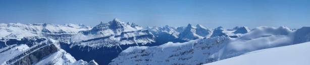 A zoomed-in panorama towards Murchison and Chephren/White Pyramid