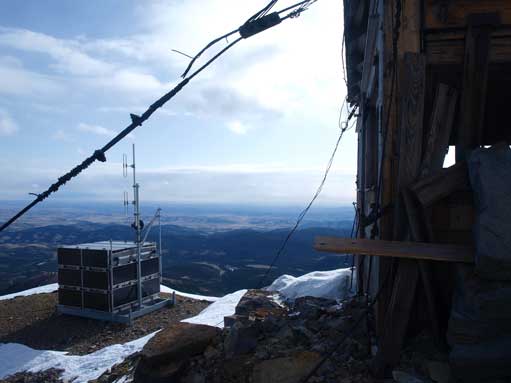 There is a big shelter on the summit. It's actually a fire lookout, but serves as a good wind shelter.