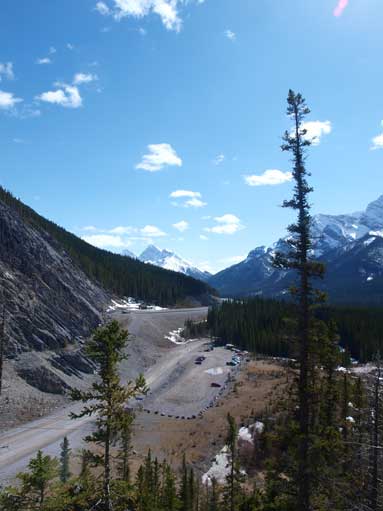 A look at Ha Ling parking lot. It wasn't that busy considering it was a sunny afternoon.