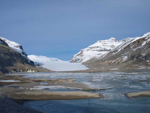 The glacial lake is thawing... We were forced to backtrack to the other side.