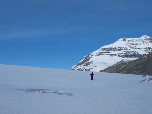 The start of Saskatchewan Glacier. It becomes bigger and bigger as we were approaching, and then, it's a massive chuck of snow field when we actually stepped onto it.