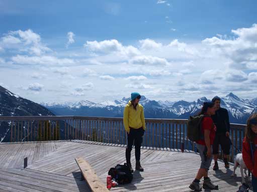Lots of tourists on the Teahouse