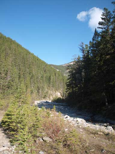 Just passed the 1st canyon. Now Exshaw Mountain is on my left, and Loder Peak is on my right.
