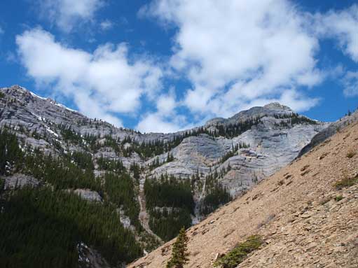 Time to slog up. I like the contrast of colours in this photo.