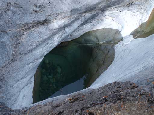 Back to 2nd canyon. Don't slip here, or you might never gonna go out.