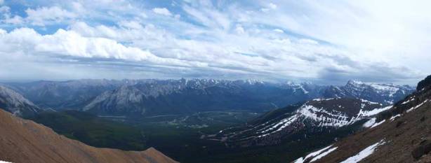 The dark clouds passed by, and blue sky showed up.