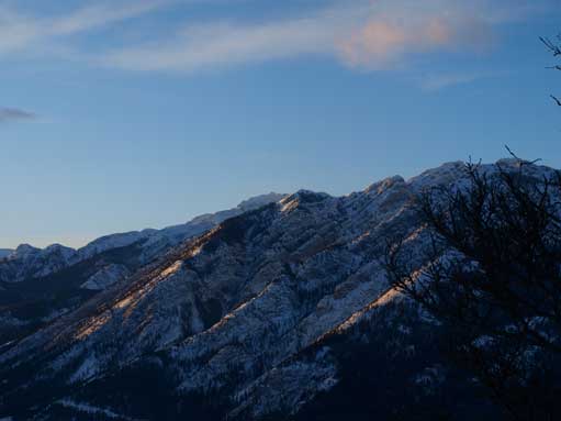 The last sun beams shone on Mount Norquay