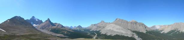 Panorama view of Parker Ridge (the other side). Sunwapta Pass at center