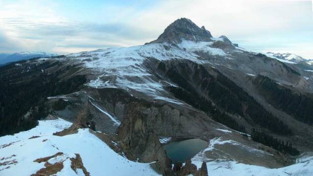A wide shot of this tarn, with Atwell Peak behind