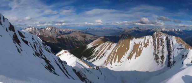 Gorgeous view from the ridge top. But too bad I couldn't stop and soak in the view.