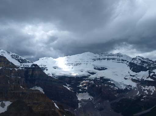 An interesting light beam shone on Mount Victoria