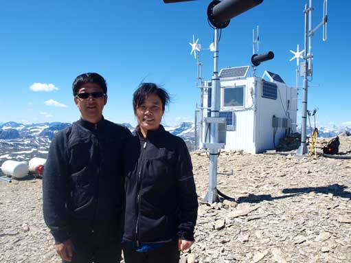Dad and mom on the summit, with the weather station behind.
