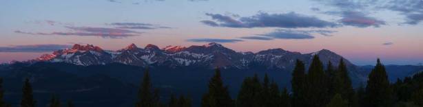Zooming-in towards Flathead Range. Click to view large size.