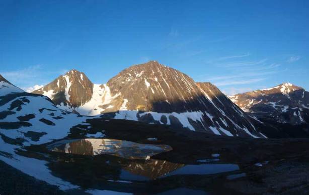 Getting closer to this alpine tarn. Gorgeous reflection! 