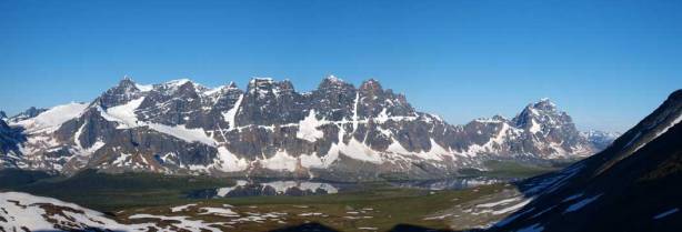 The Ramparts with Amethyst Lake below