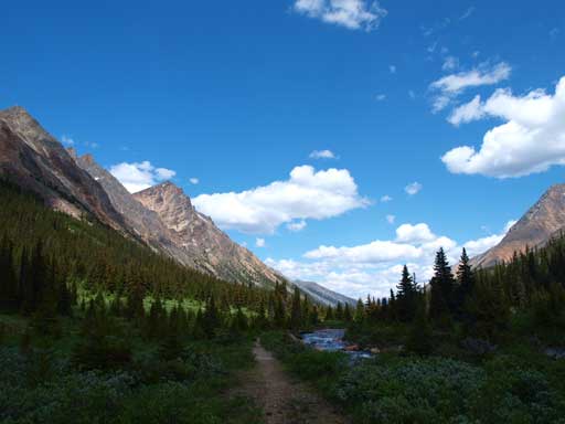 Aiming for the broad col between Peveril and Lectern