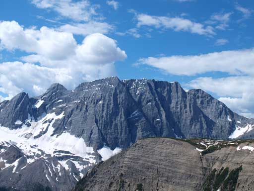 Floe Peak is always the eye-catching throughout the trip.