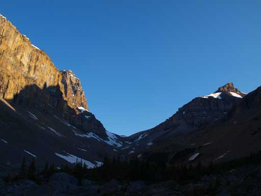 Hiking towards Cline/Lion col. It's much further than it looks.