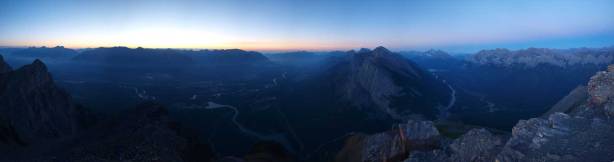 Panorama from summit of East End of Rundle. Click to view large size.