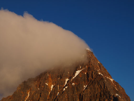 A zooming-in view of the summit