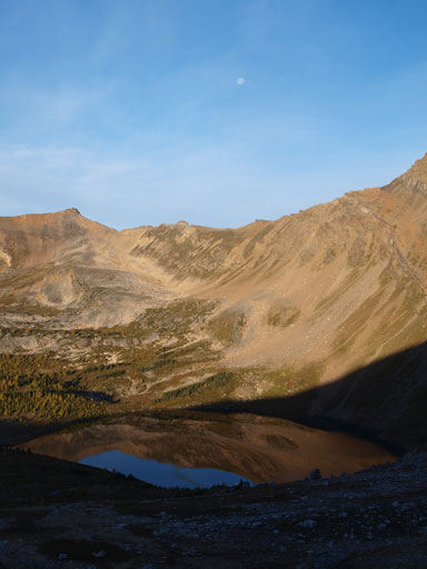 Hidden Lake in its morning view