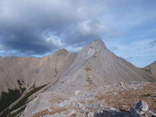 This impressive looking pinnacle doesn't have a name.