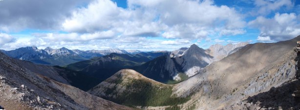 Panorama of the less familiar side. Lots of unnamed peaks in an obscured part of Jasper