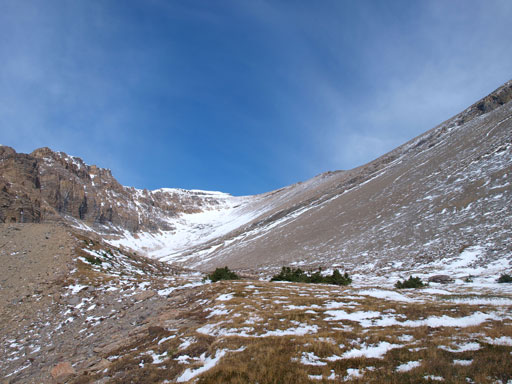 Arrived at the basin. Upper gully ahead. It's very foreshortened... 