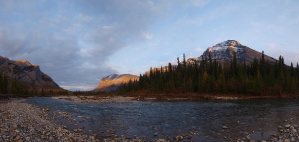 Rick said you need to wait 'till mid winter to cross Red Deer River, but it looks very fordable to me in October.