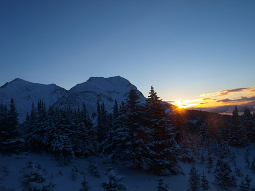 Sunrise over the shoulder on Emigrants Mountain