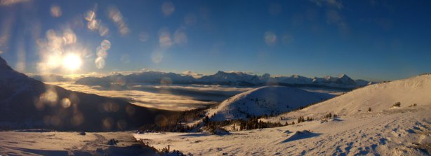 A full panorama of the inversion in Miette Valley