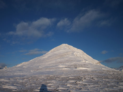 The broad summit ridge. As easy as it looks
