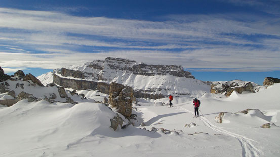 Crossing a plateau before the summit ridge